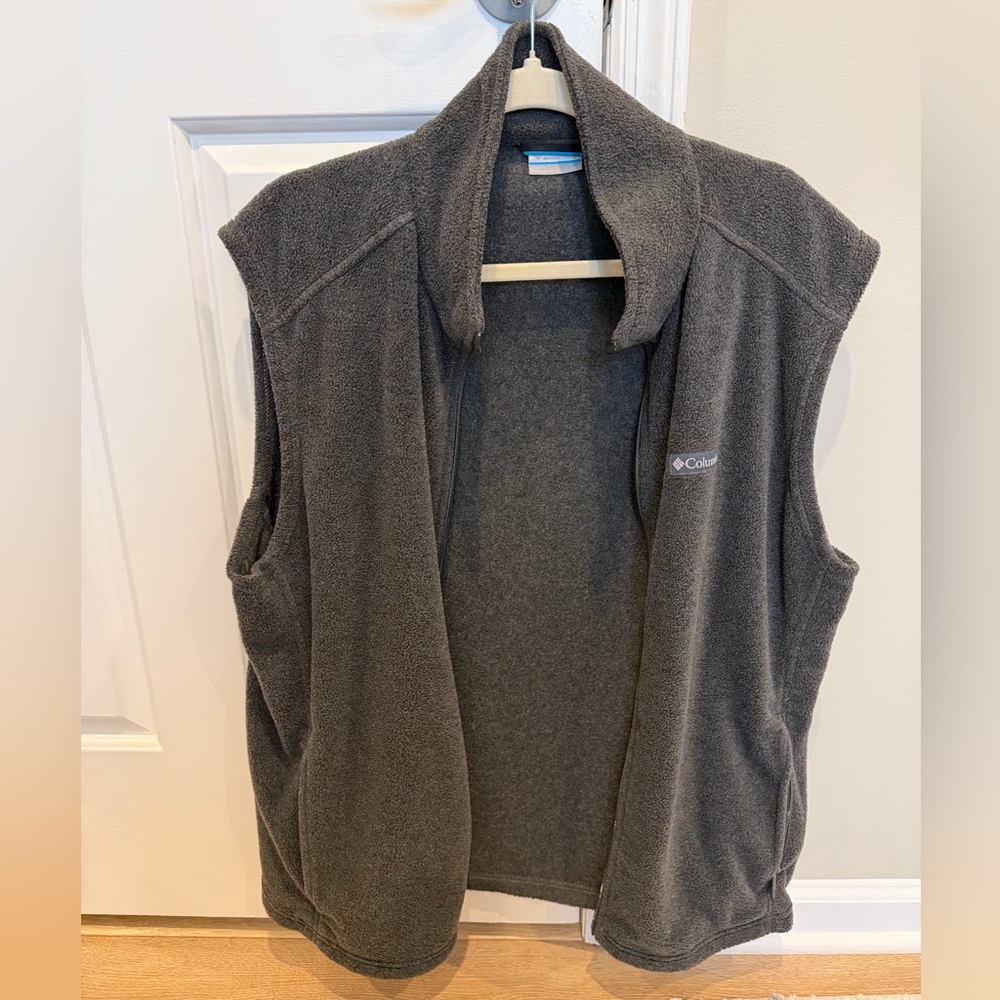 Columbia Men's Size Large Fleece Vest Dark Gray Full Zip Pockets Outdoors